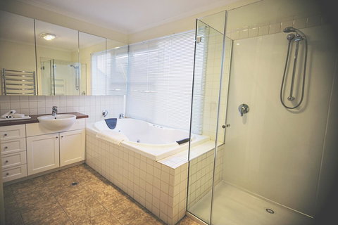 Rayville Boat Houses - Holiday Adelaide 13