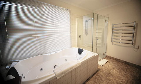 Rayville Boat Houses - Holiday Adelaide 11