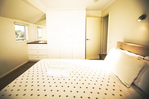 Rayville Boat Houses - Holiday Adelaide 14