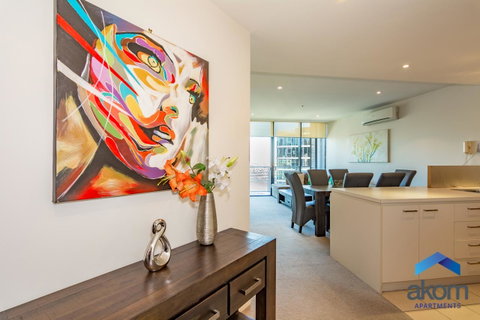 AKOM AT Docklands - Holiday Adelaide 3