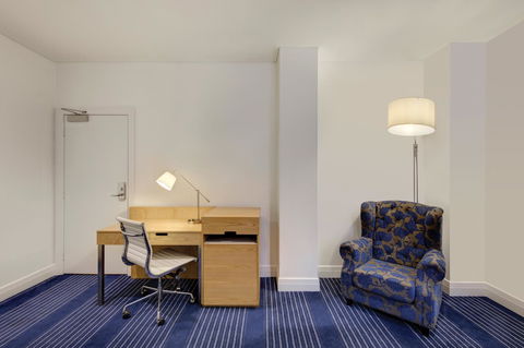 Rendezvous Hotel Melbourne - Holiday Adelaide 2
