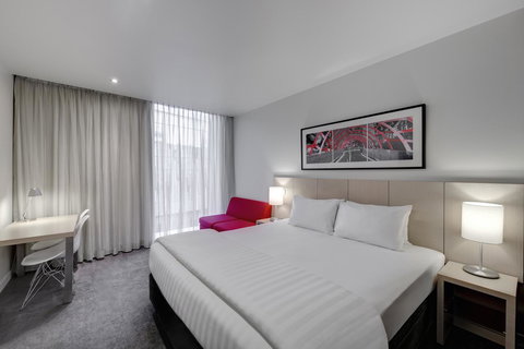Travelodge Hotel Melbourne Docklands - Holiday Adelaide 0
