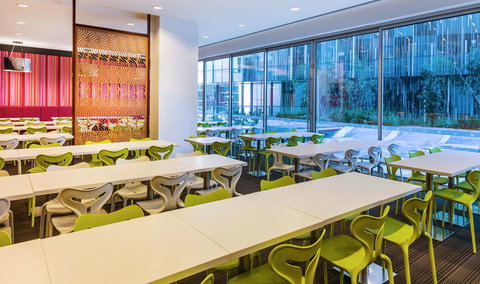 Travelodge Hotel Melbourne Docklands - Holiday Adelaide 16