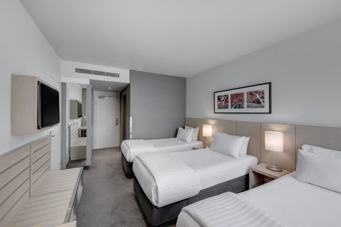 Travelodge Hotel Melbourne Docklands - Holiday Adelaide 3