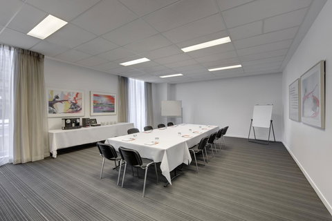 Travelodge Hotel Melbourne Docklands - Holiday Adelaide 24