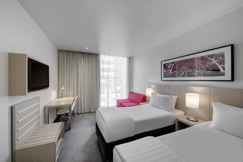 Travelodge Hotel Melbourne Docklands - Holiday Adelaide 2