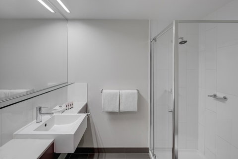 Travelodge Hotel Melbourne Docklands - Holiday Adelaide 6