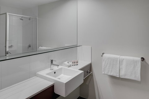 Travelodge Hotel Melbourne Docklands - Holiday Adelaide 14