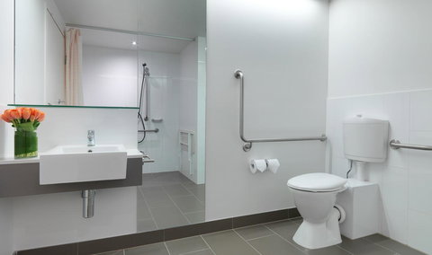 Travelodge Hotel Melbourne Docklands - Holiday Adelaide 19