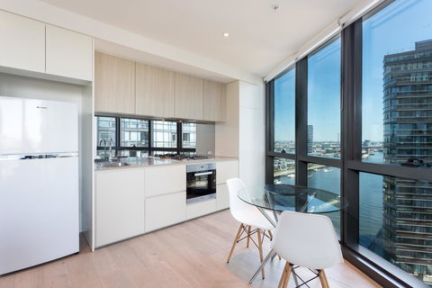 Wyndel Apartments - Riverside On Collins - Holiday Adelaide 1