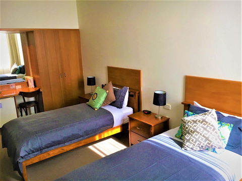 Plough Hotel - Holiday Adelaide 8