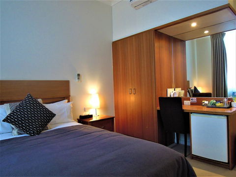 Plough Hotel - Holiday Adelaide 7