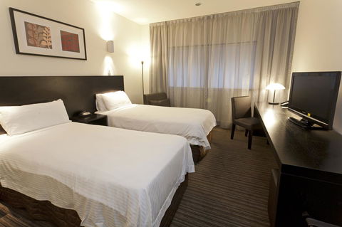 Causeway 353 Hotel - Holiday Adelaide 6