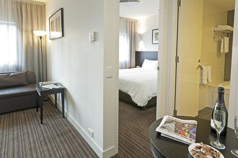 Causeway 353 Hotel - Holiday Adelaide 33