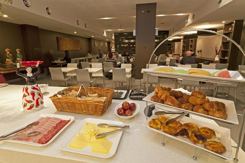 Causeway 353 Hotel - Holiday Adelaide 16