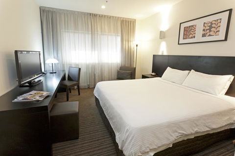 Causeway 353 Hotel - Holiday Adelaide 0