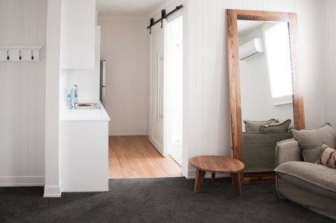 Anchor Geelong - Holiday Adelaide 8