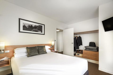 Ibis Melbourne Hotel And Apartments - Holiday Adelaide 13