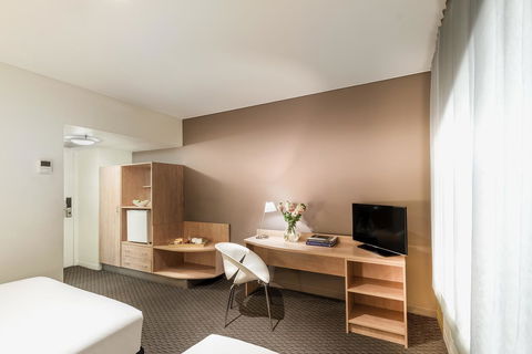 Ibis Melbourne Hotel And Apartments - Holiday Adelaide 10