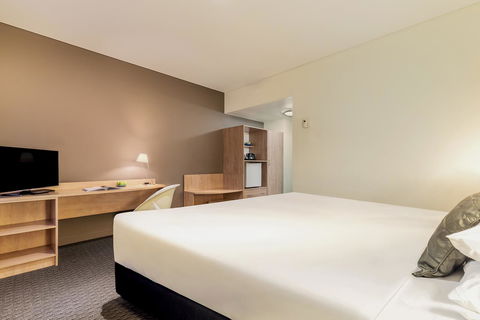 Ibis Melbourne Hotel And Apartments - Holiday Adelaide 6