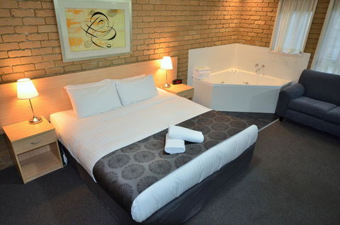 Tropicana Motor Inn - Holiday Adelaide 5