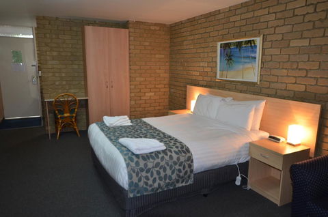 Tropicana Motor Inn - Holiday Adelaide 4