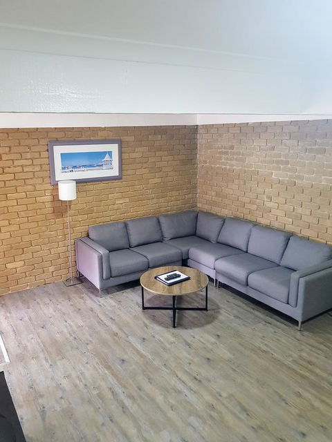 Tropicana Motor Inn - Holiday Adelaide 25