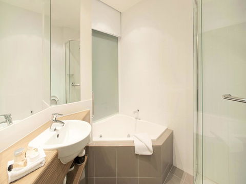 The Waves Apartments - Holiday Adelaide 7