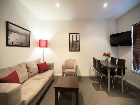 The Waves Apartments - Holiday Adelaide 6