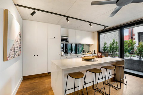 Stylish Apartment In Unique Church Development - Holiday Adelaide 6