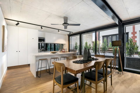 Stylish Apartment In Unique Church Development - Holiday Adelaide 8