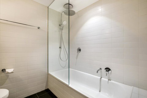 Stylish Apartment In Unique Church Development - Holiday Adelaide 11