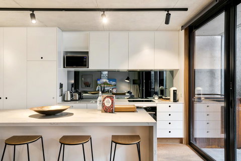 Stylish Apartment In Unique Church Development - Holiday Adelaide 3