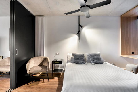 Stylish Apartment In Unique Church Development - Holiday Adelaide 2