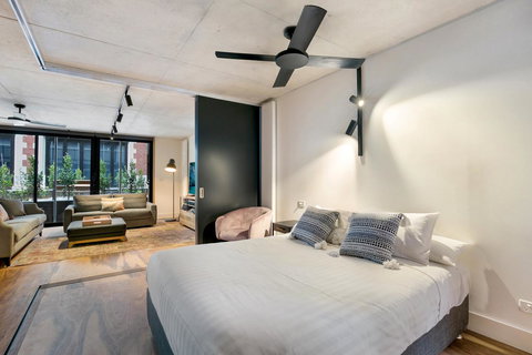 Stylish Apartment In Unique Church Development - Holiday Adelaide 10