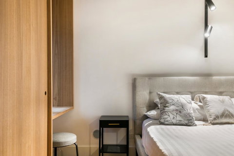 Stylish Apartment In Unique Church Development - Holiday Adelaide 12