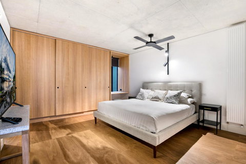 Stylish Apartment In Unique Church Development - Holiday Adelaide 13