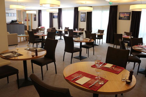 Bairnsdale International - Holiday Adelaide 17