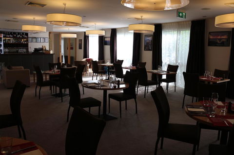 Bairnsdale International - Holiday Adelaide 16