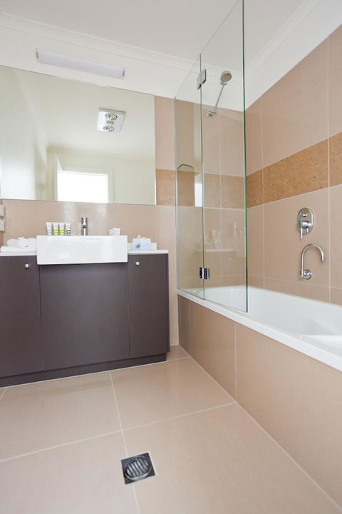 Bairnsdale International - Holiday Adelaide 4