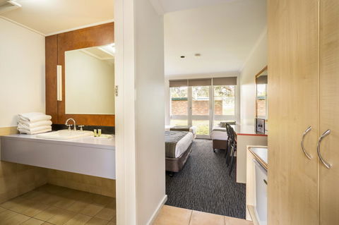 Burvale Hotel - Holiday Adelaide 8