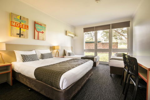 Burvale Hotel - Holiday Adelaide 0