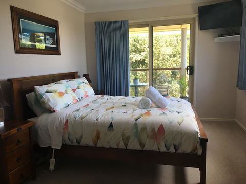Ocean View Beach House - Holiday Adelaide 9