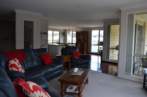 Ocean View Beach House - Holiday Adelaide 14