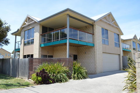 Ocean View Beach House - Holiday Adelaide 0