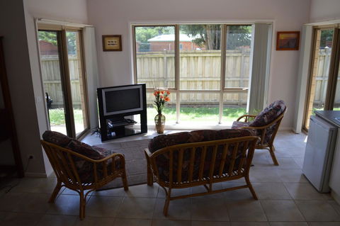 Ocean View Beach House - Holiday Adelaide 15
