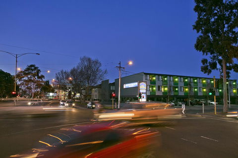 Melbourne's Princes Park Hotel - Holiday Adelaide 7
