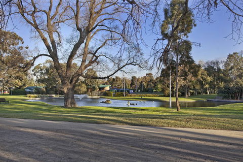 Melbourne's Princes Park Hotel - Holiday Adelaide 8