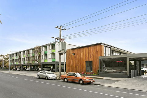 Melbourne's Princes Park Hotel - Holiday Adelaide 9
