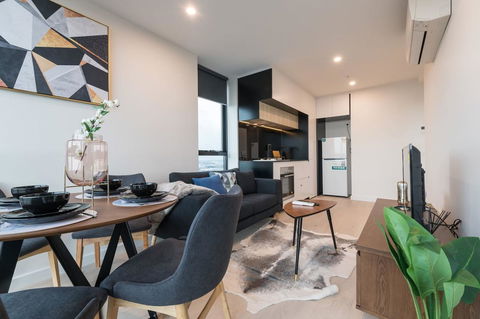 International 2 Bed 2 Bath Apartment - Holiday Adelaide 1